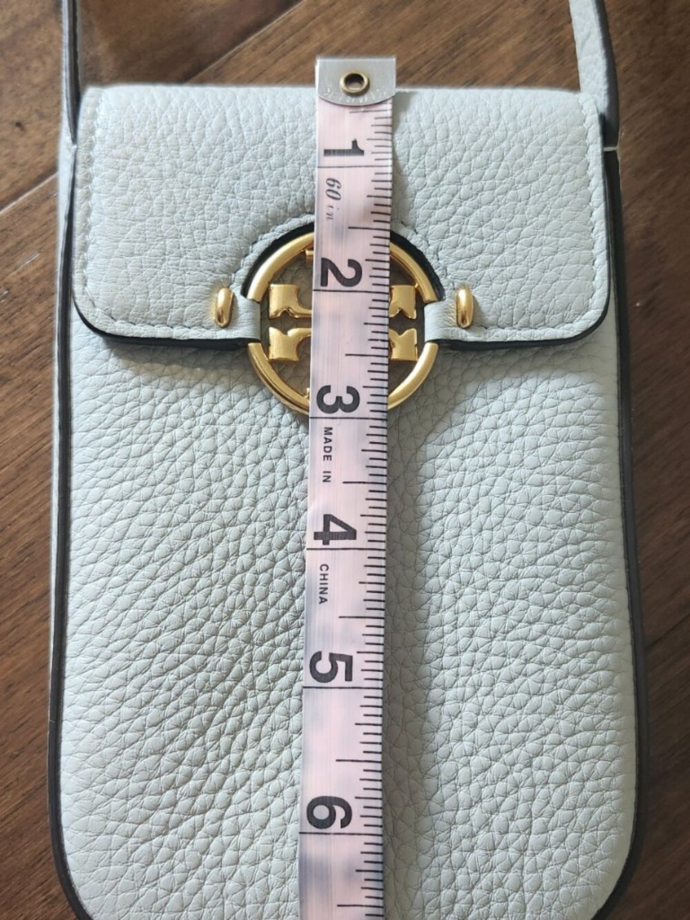 Tory Burch Phone Crossbody Bag – Light Gray Leather – Gold Logo – EUC - Picture 9 of 16